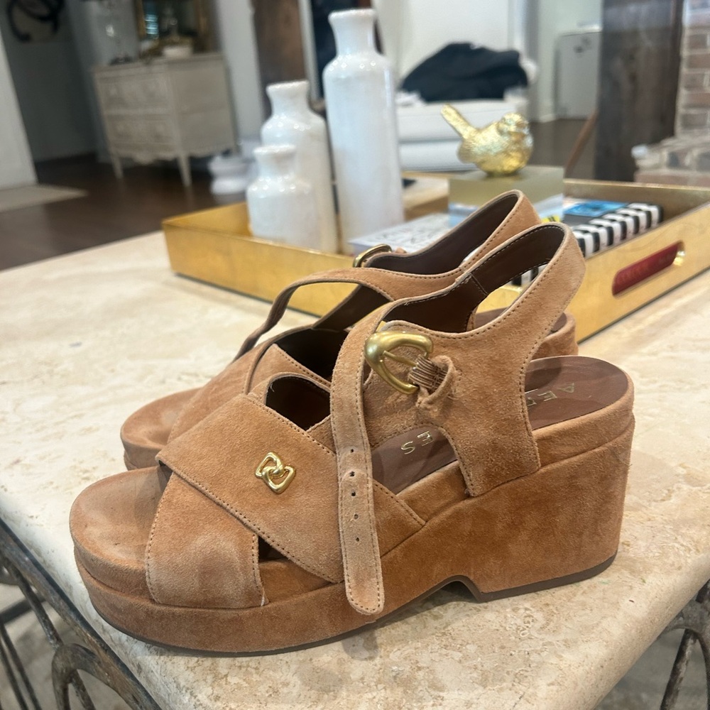 NEW Aerosoles Tan Suede Platform Sandals
